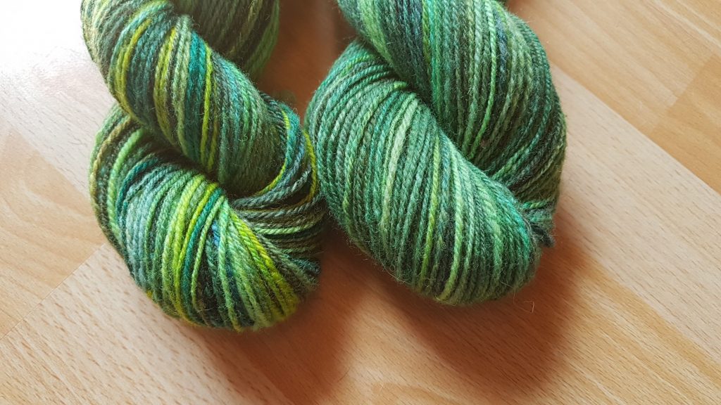 Mondschaf Shetland Seide Garn in Grüntönen